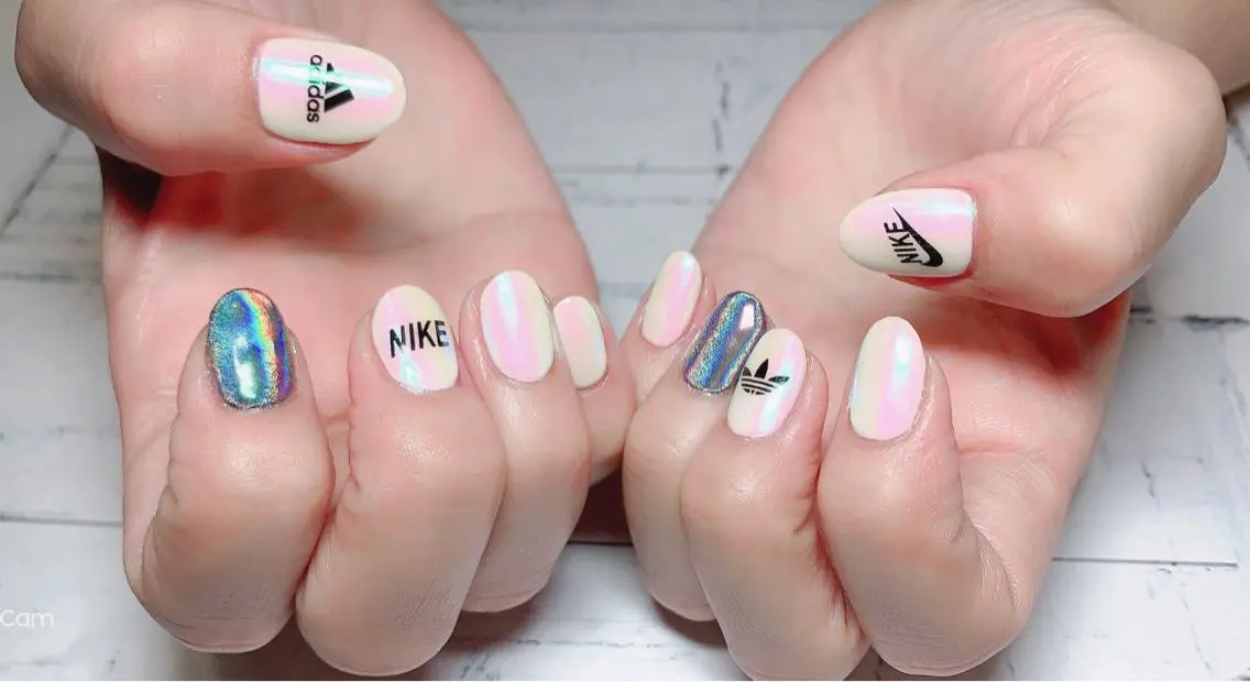 ネイル オーロラネイル ミラーネイル SYR nail salonのネイルデザイン