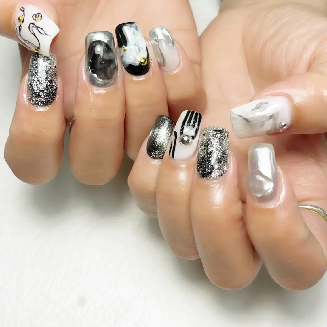 ネイル アートネイル フットネイル ジェルネイル キラキラネイル 韓国ネイル ハンドネイル Y nail なんば堀江店のネイルデザイン