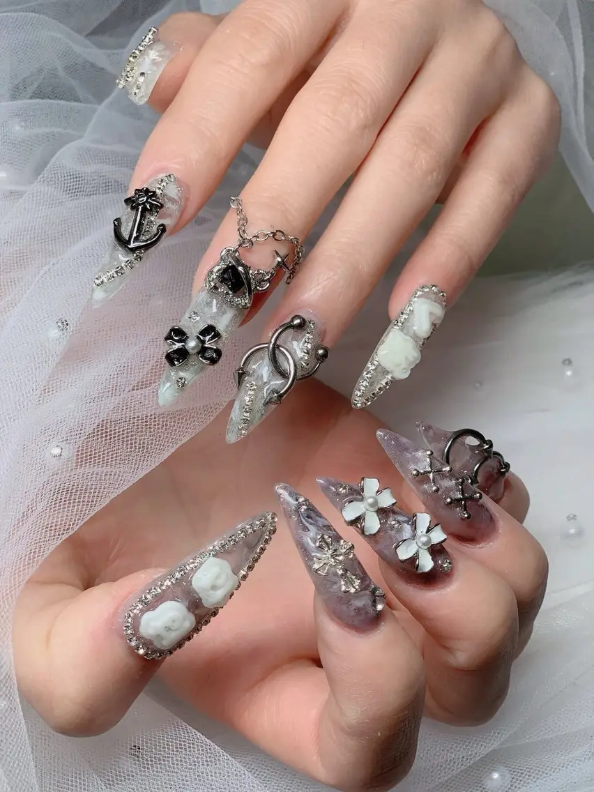 ネイル オーロラネイル フレンチネイル ジェルネイル ハロウィン キラキラネイル H.baby Nail Salonのネイルデザイン