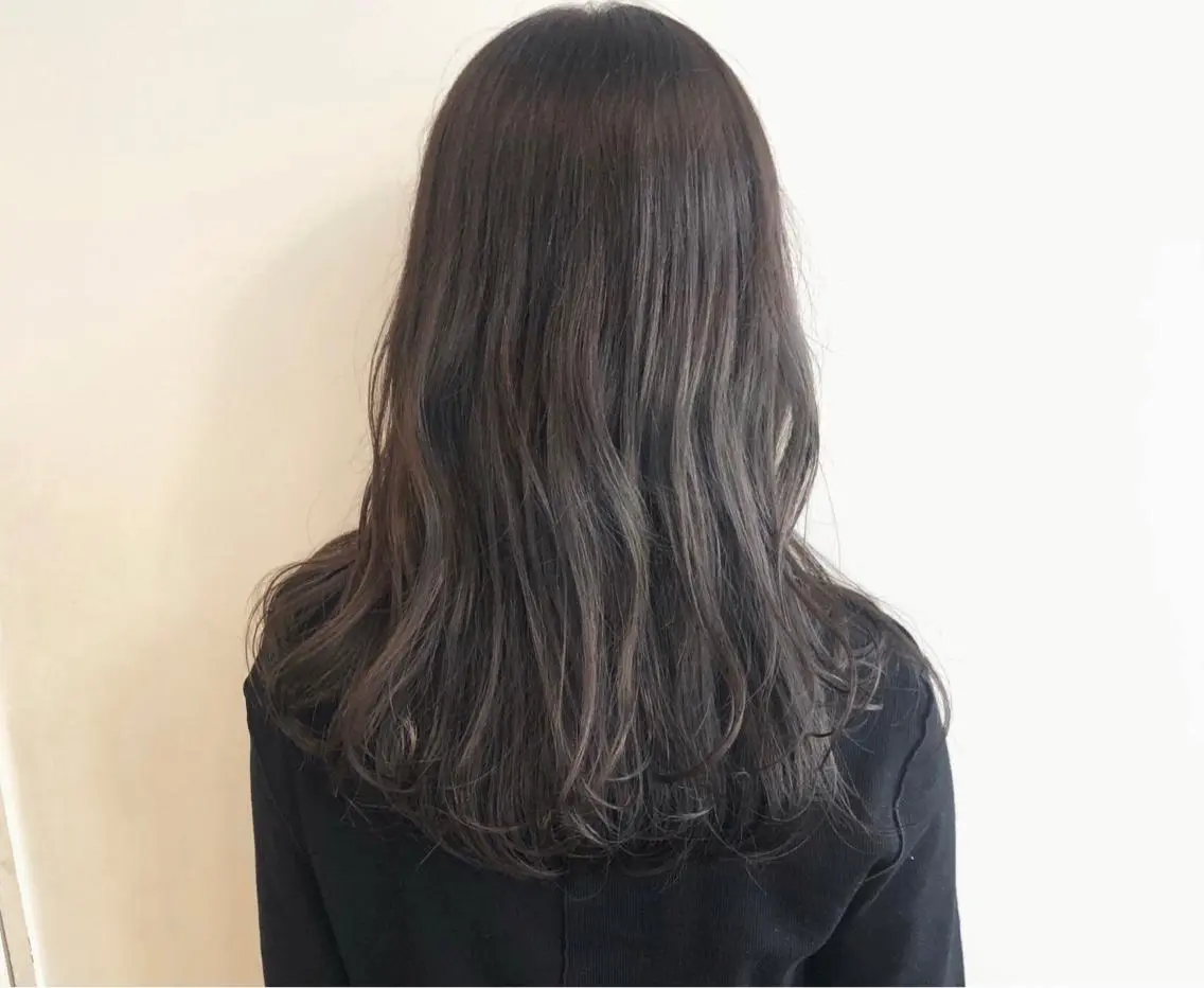 ロング カラー ブリーチ ダブルカラー グレージュ JINKIメンズ特化 メンズカットパーマのヘアスタイル