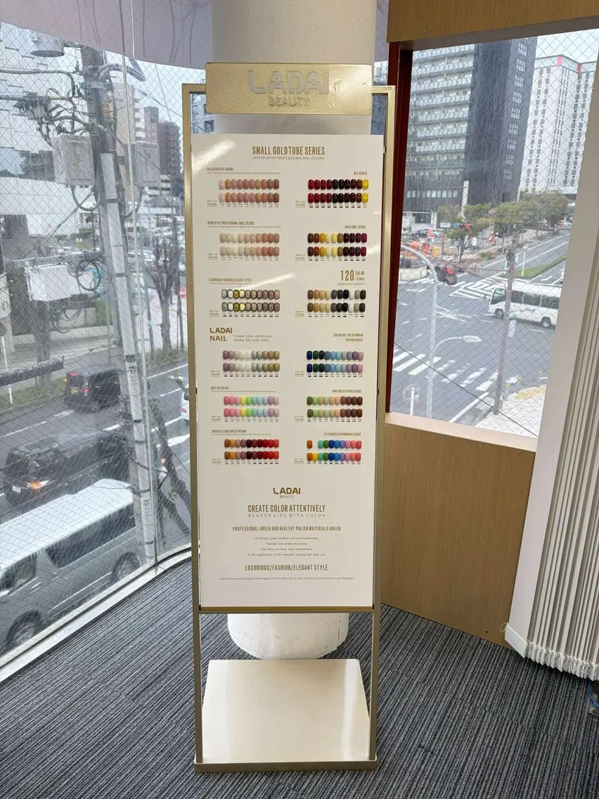ネイル チークネイル フットネイル グラデーション 韓国ネイル 持ち込み YURI Nail NARITAのネイルデザイン