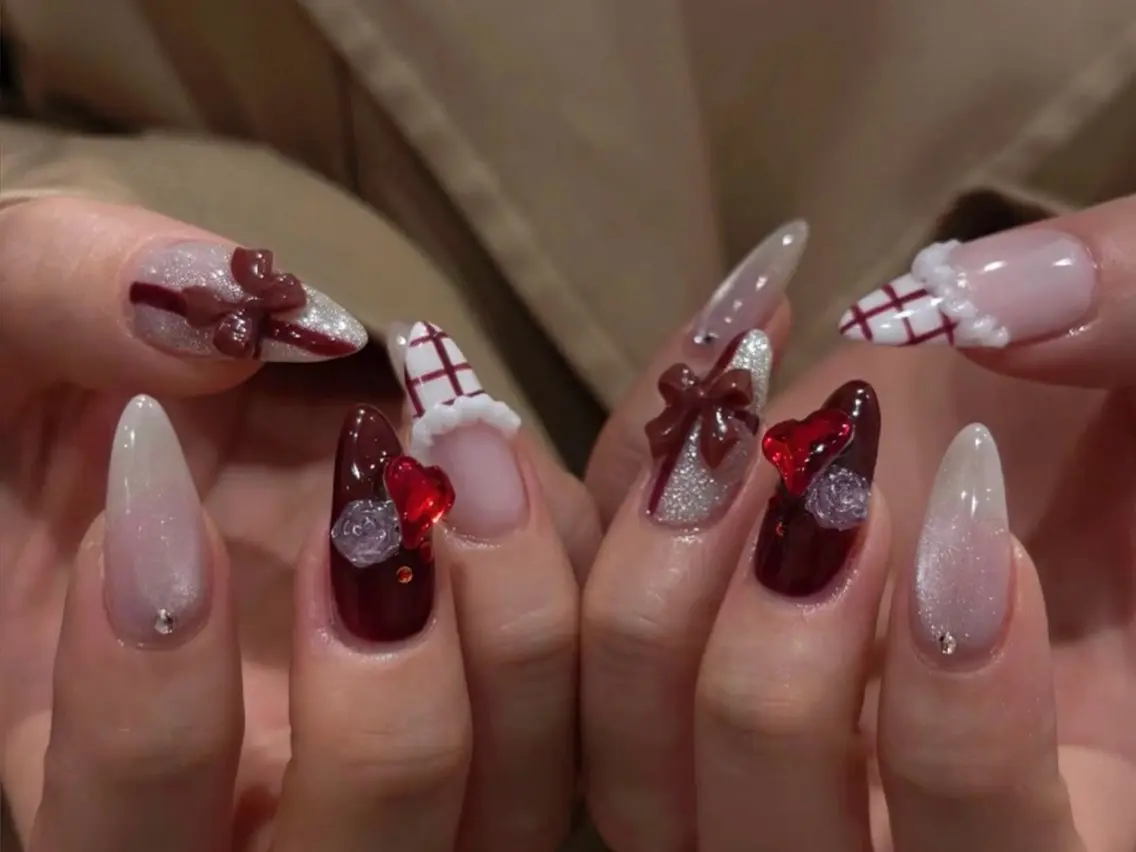ネイル オーロラネイル 長さ出し フレンチネイル ジェルネイル ガラスフレンチ ハンドネイル Rela・S NAILのネイルデザイン