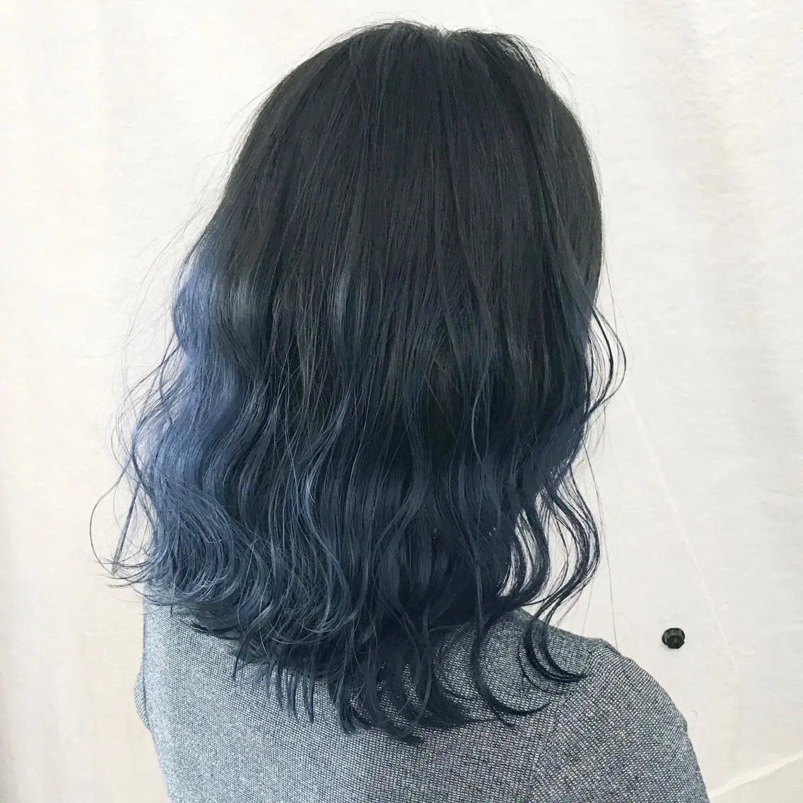 カラー ブリーチ ブルーカラー グラデーションカラー ネイビーカラー K-POP好き美容師 🇰🇷Kai.Yのヘアスタイル