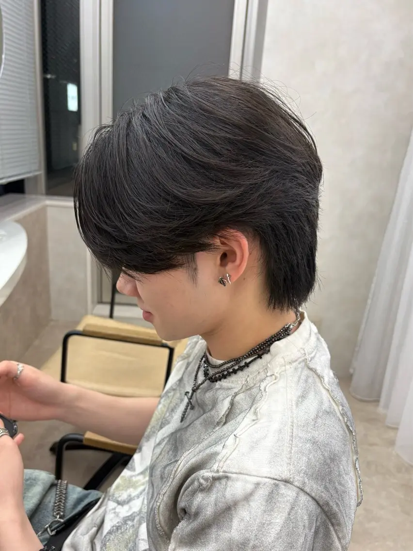ショート パーマ メンズ メンズブリーチ センターパート フェザーパーマ メンズメッシュ メンズパーマ カット パーマ 安藤幹人 メンズパーマのヘアスタイル