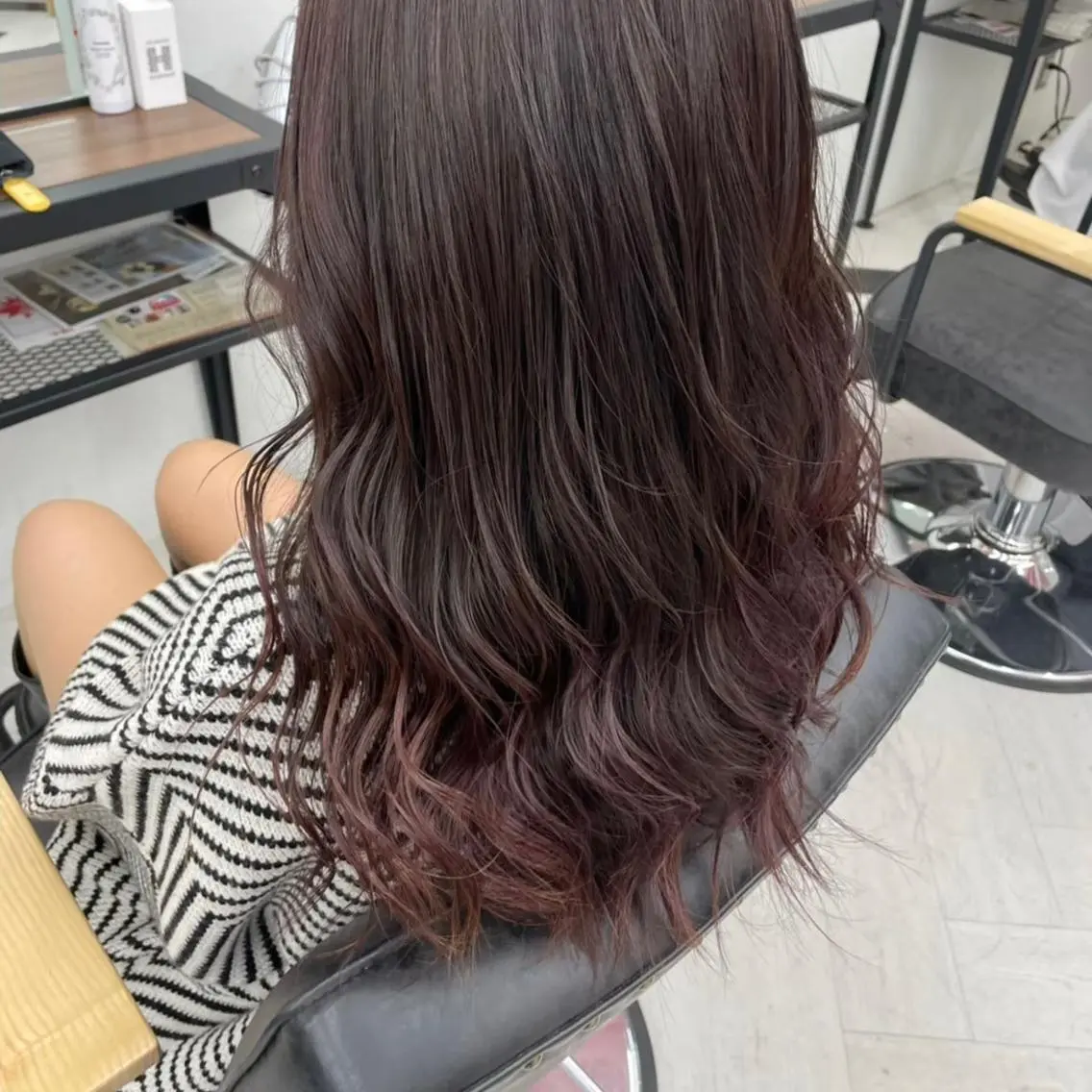 ロング カラー パーマ ヘアアレンジ メンズ キッズ ネイル マツエク・マツパ アイブロウ ブラウンカラー ラベンダーカラー カラーマツエク ブラウン mona/ ストレートスタイル✨のヘアスタイル