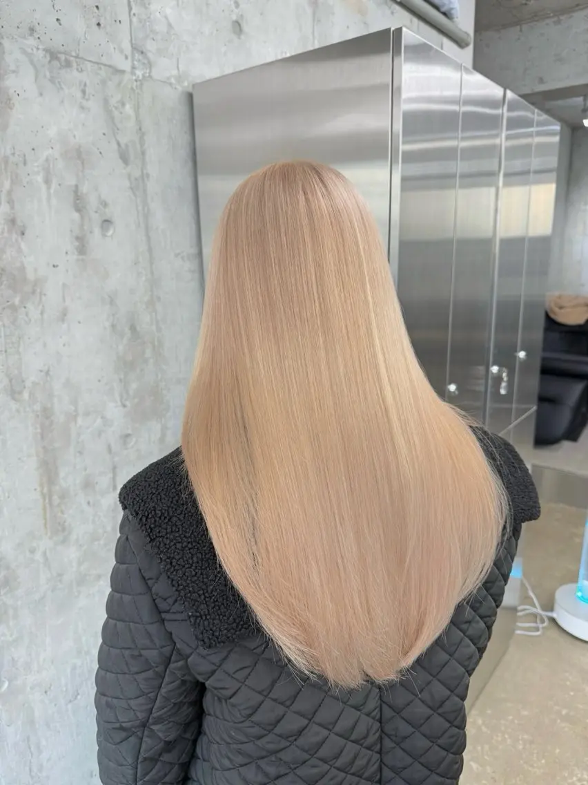 ロング カラー ベージュカラー ブロンド ブロンドベージュ ヘアカラー トリートメント 高橋大樹/グレー ジュ/ブリーチなしのヘアスタイル