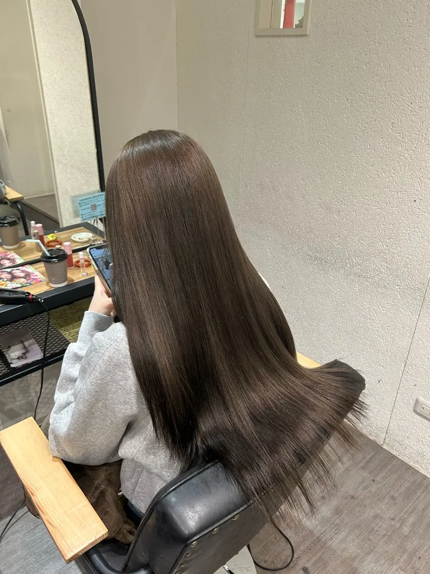 ロング カラー ブリーチ ダークグレー ダークグレージュ グレージュ ヘアカラー トリートメント cocotte 💟草間紫音💟のヘアスタイル