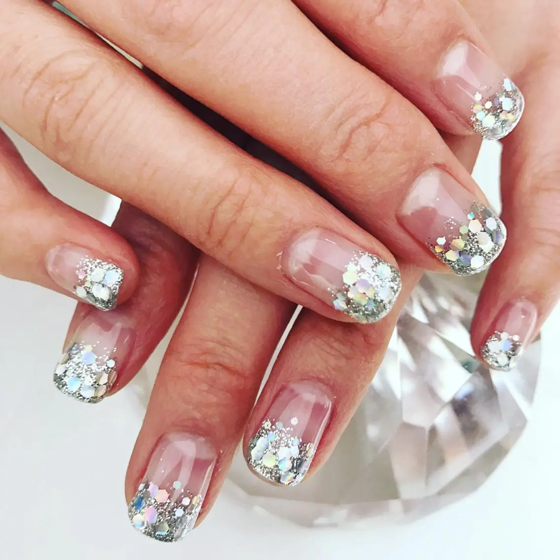 ネイル グラデーション ホログラムネイル ラメ(グリッター) ラメグラデーション YUN 💅のネイルデザイン