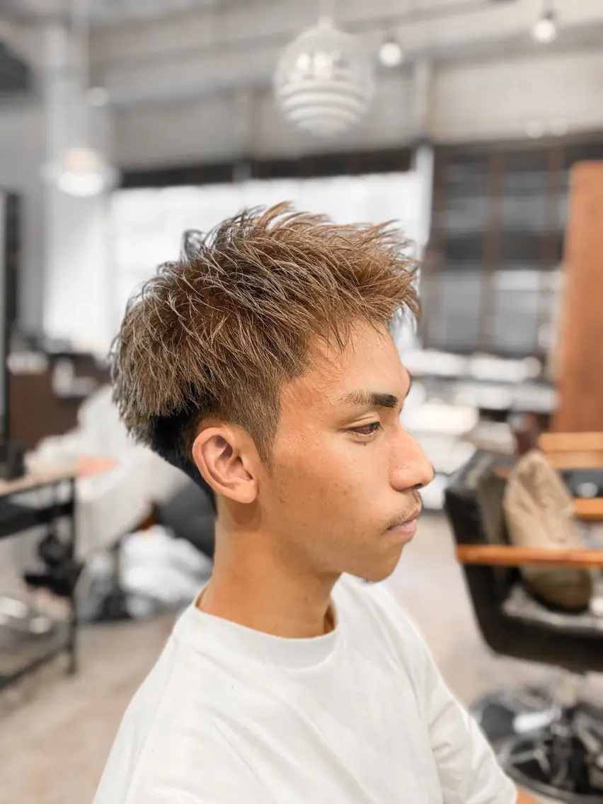 ショート カラー メンズ キッズ メンズブリーチ ビジネス センターパート フェードカット メンズハイライト IRIE⚡️メンズ/ パーマ⚡️北川聖也のヘアスタイル
