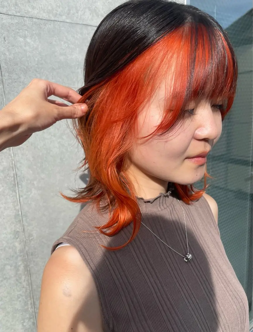 ミディアム カラー インナーカラー 推し ブリーチ 髪質改善のヘアスタイル