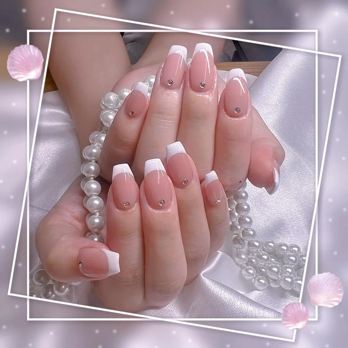 ネイル フレンチネイル キラキラネイル 韓国ネイル マグネットネイル マグネットフレンチ Chill Nailsalonのネイルデザイン