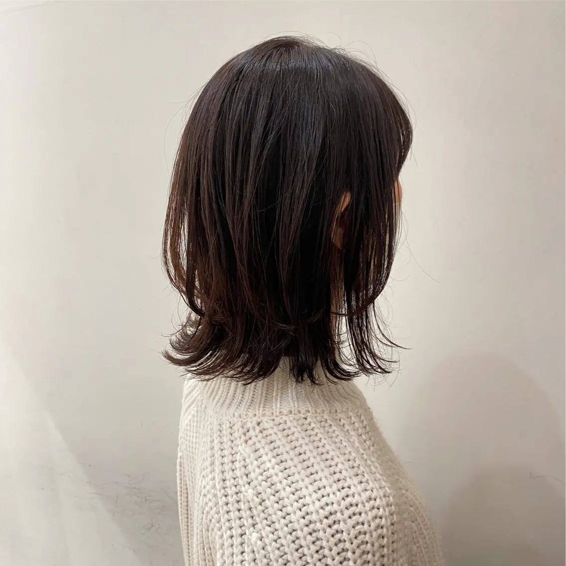 ミディアム カラー ボブ くびれヘア レイヤーカット 外ハネヘア 関 桃萌果のヘアスタイル