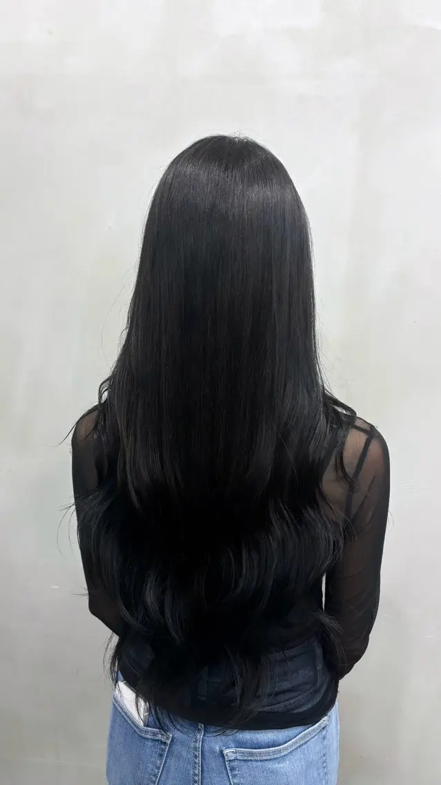 ロング カラー 黒髪 ブルーカラー ブルーブラック 透明感カラー 髪質改善 ヘアカラー トリートメント 𝒀𝑼𝑴𝑨 透明感･艶カラー🩶のヘアスタイル
