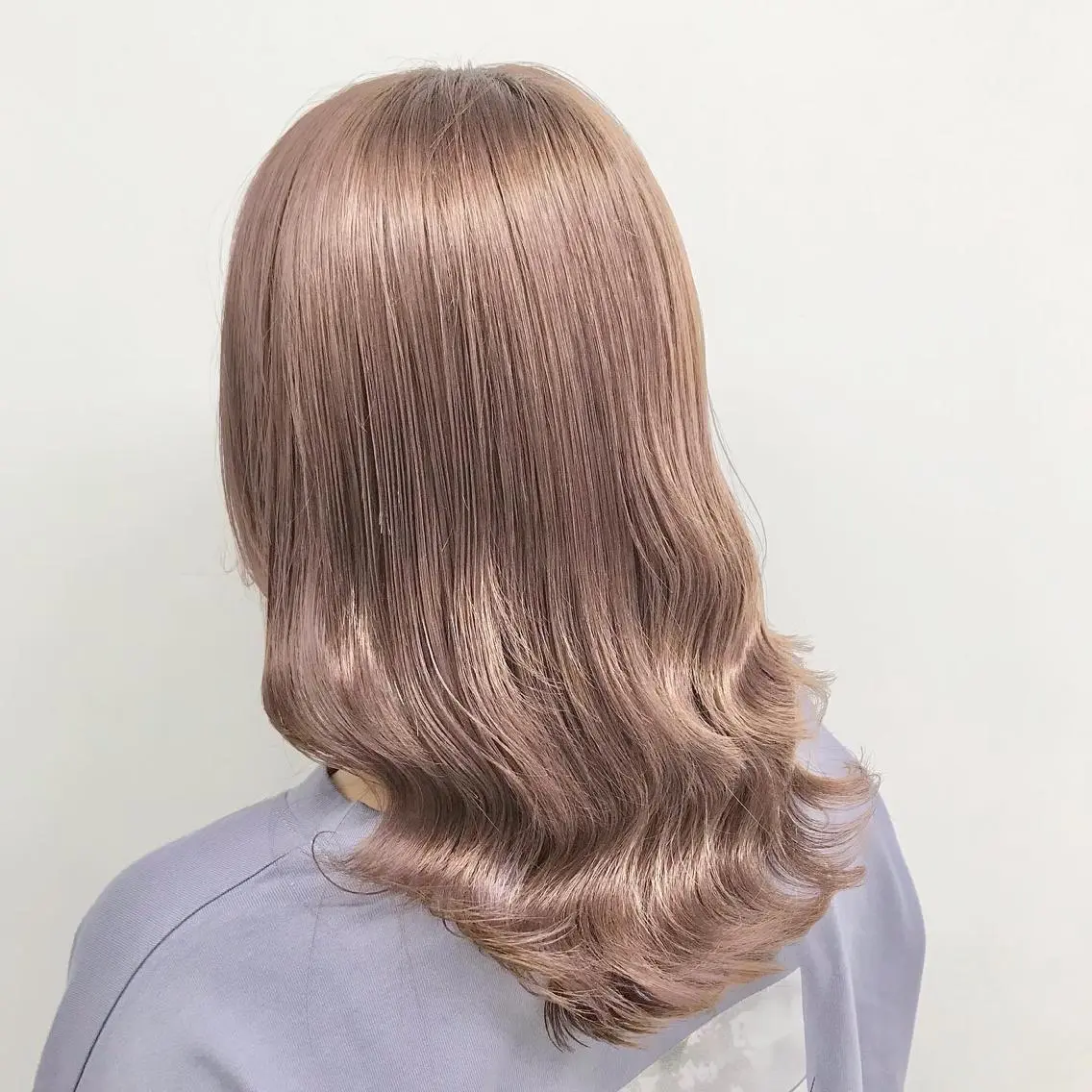 ミディアム カラー 🩵ハイトーン 美咲🩵のヘアスタイル