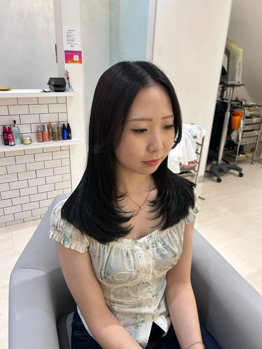セミロング カット ヘアカラー 堀 日次のヘアスタイル