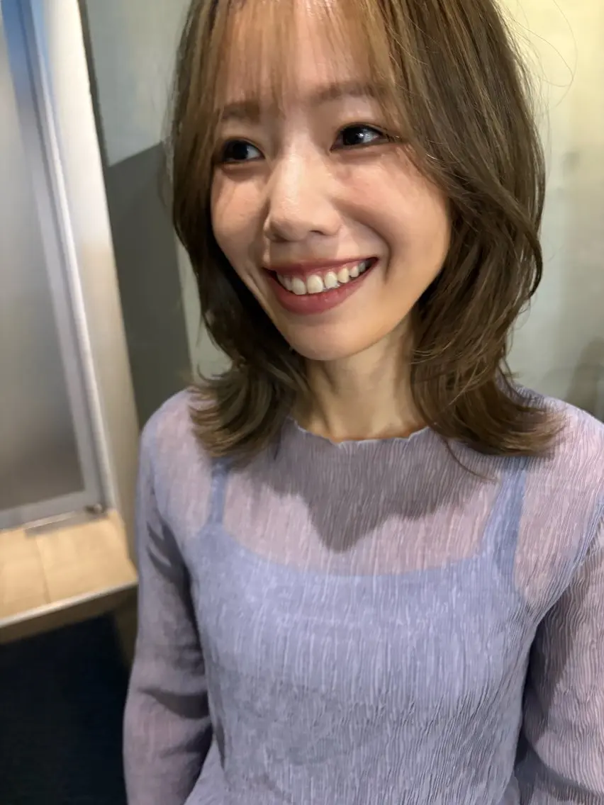 ミディアム くびれヘア レイヤーカット カット 抜け感レイヤーカット 🐄Hanakaのヘアスタイル
