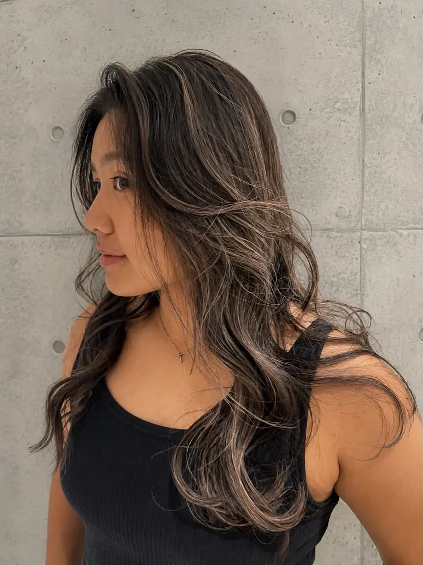 ロング カラー ブリーチ 透明感カラー ハイライトカラー ハイライト カット ヘアカラー トリートメント 宿 祥子のヘアスタイル