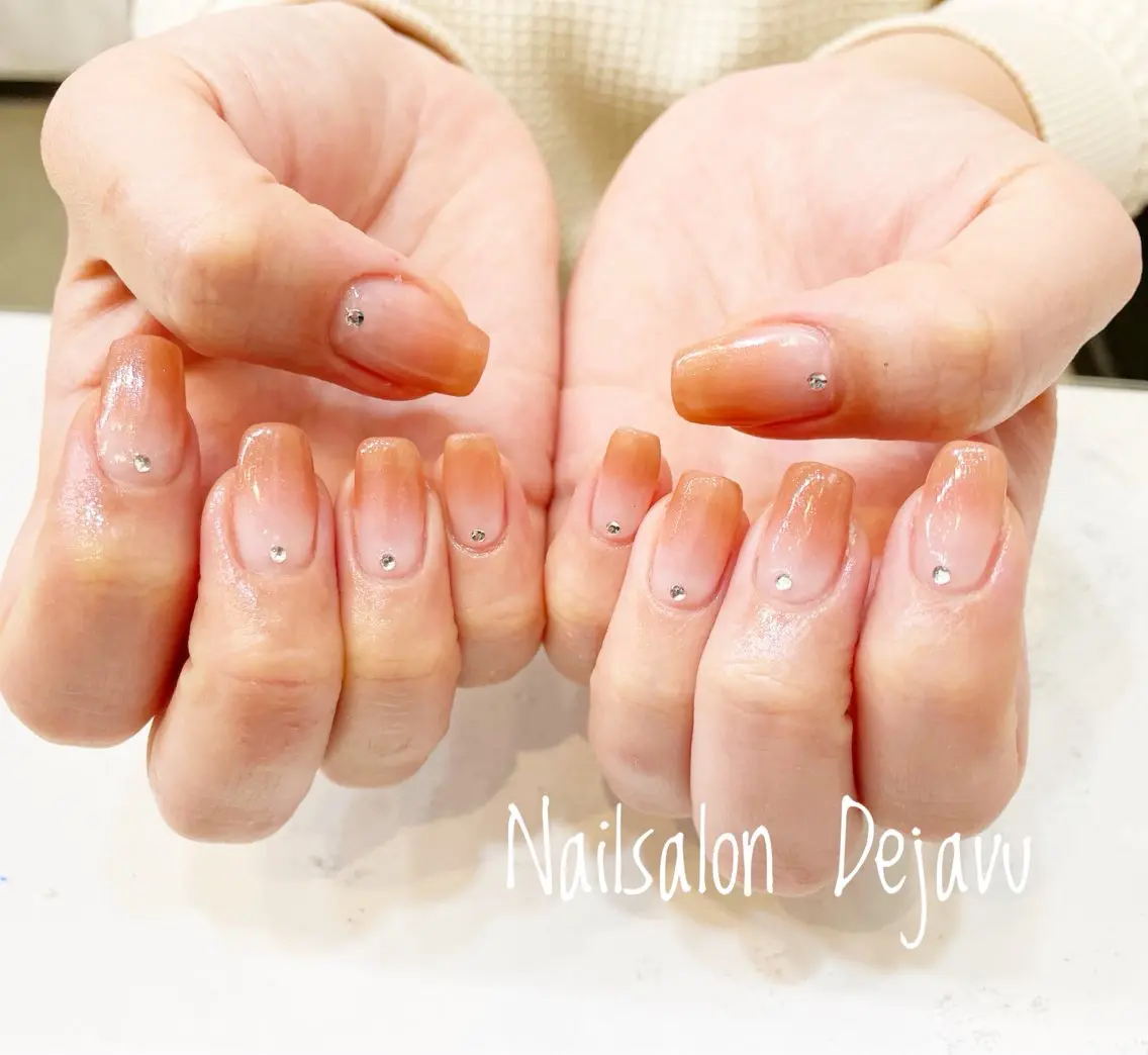 ネイル グラデーション ストーンネイル ハンドネイル Nailsalon Dejavuのネイルデザイン