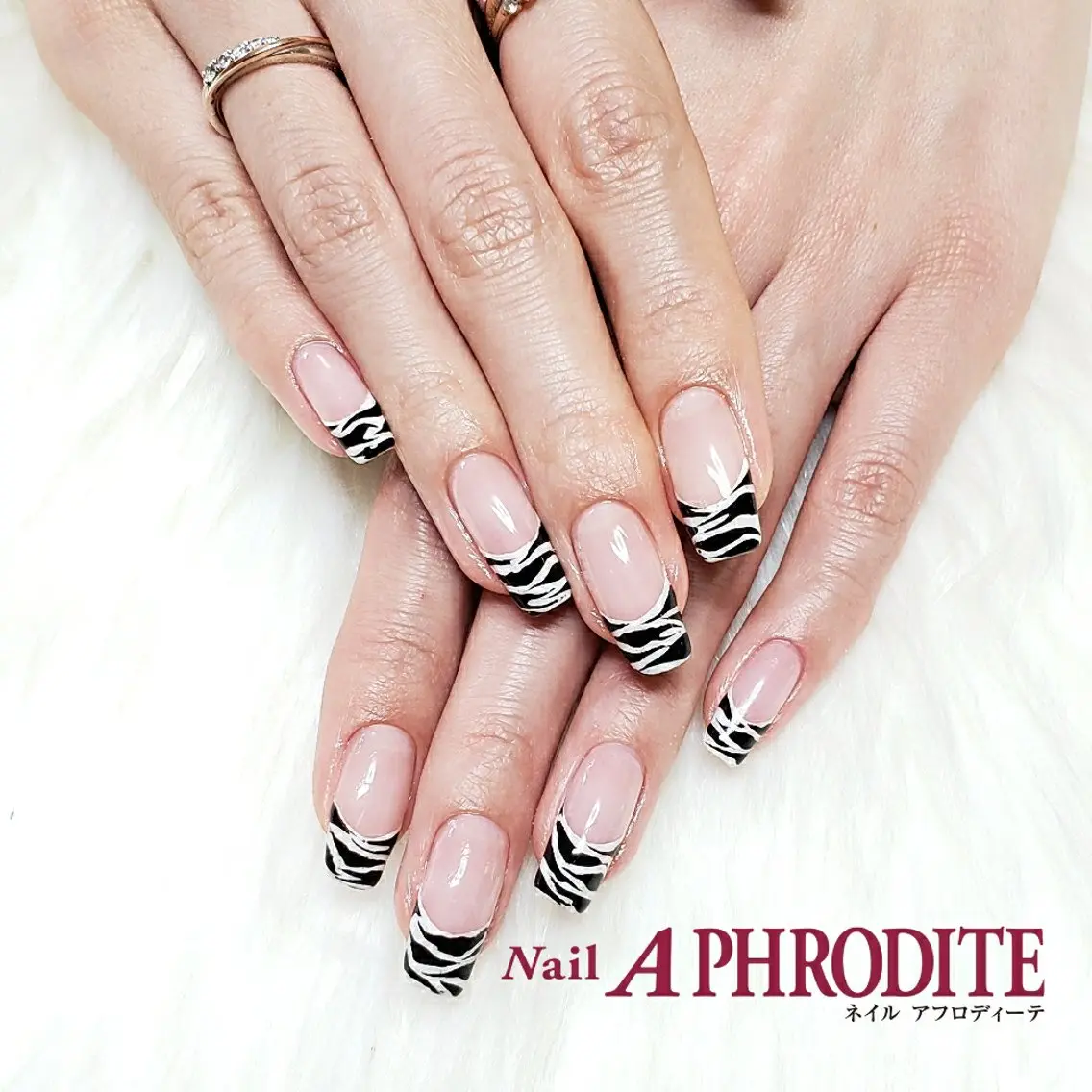 ネイル クリアネイル ジェルネイル ソフトジェル Nail Aphroditeのネイルデザイン