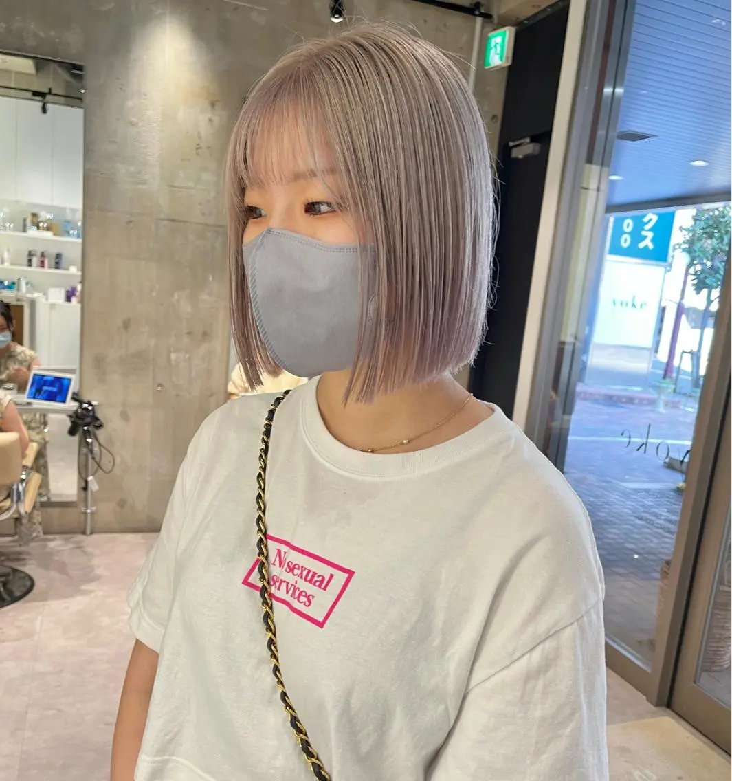 ミディアム カラー グレージュ iLi 《イリ》のヘアスタイル