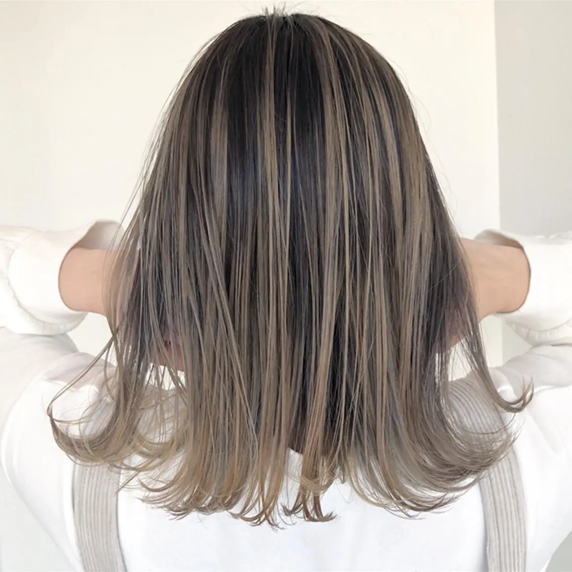 ミディアム アッシュ レイヤーカット BAROQUE バロック立川のヘアスタイル