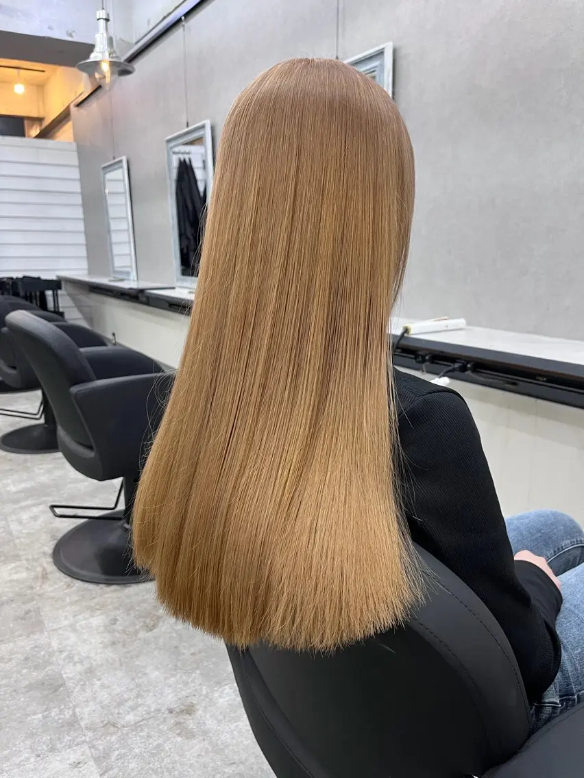 ロング カラー ベージュカラー ブロンド ブロンドベージュ ヘアカラー トリートメント ダブルカラー メンズパーマ大成のヘアスタイル