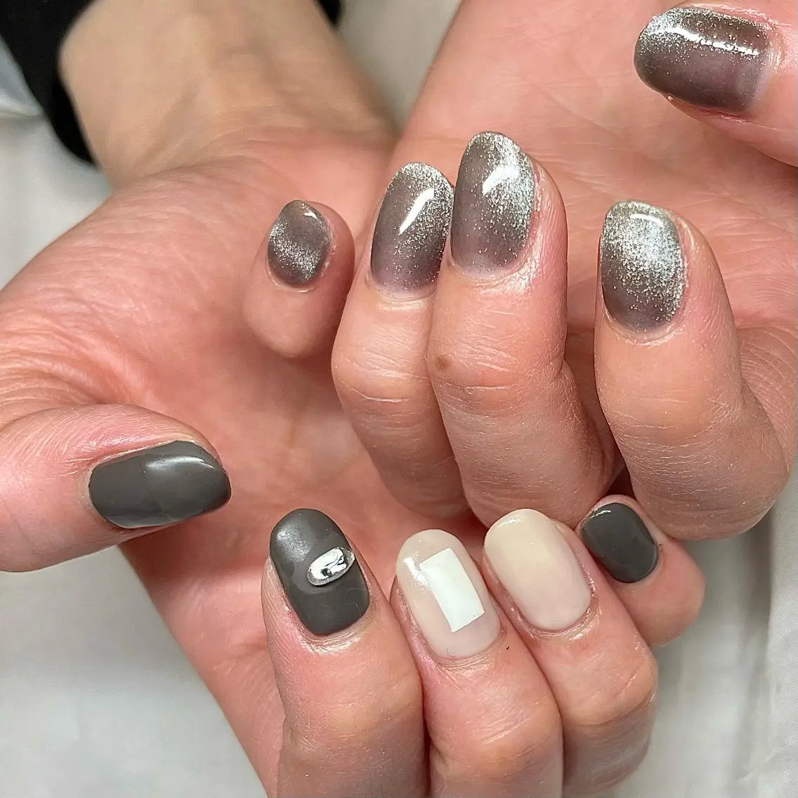 ショート カラー パーマ ヘアアレンジ メンズ キッズ ネイル マツエク・マツパ アイブロウ マグネットネイル マットネイル el. by Aoのネイルデザイン