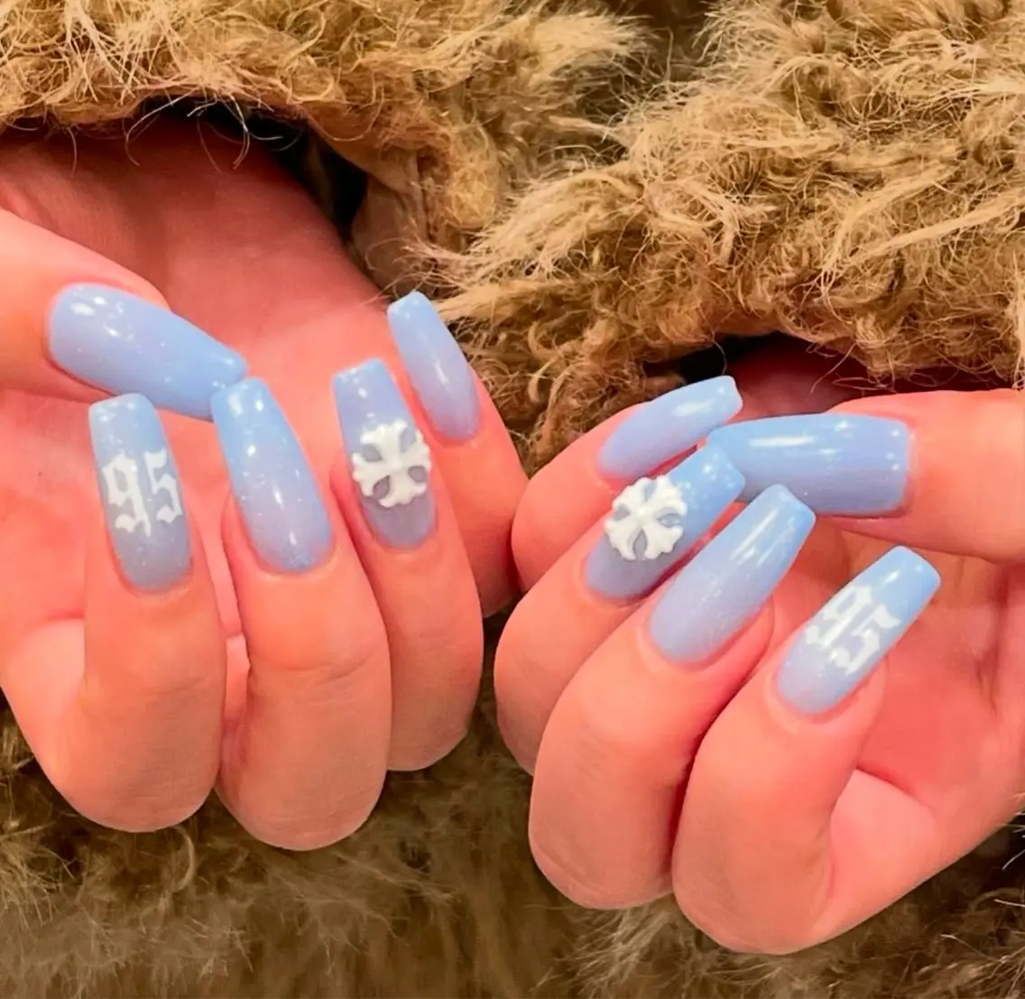 ネイル グラデーション キラキラネイル ワンカラーネイル 冬ネイル Jenn Nail Salonのネイルデザイン