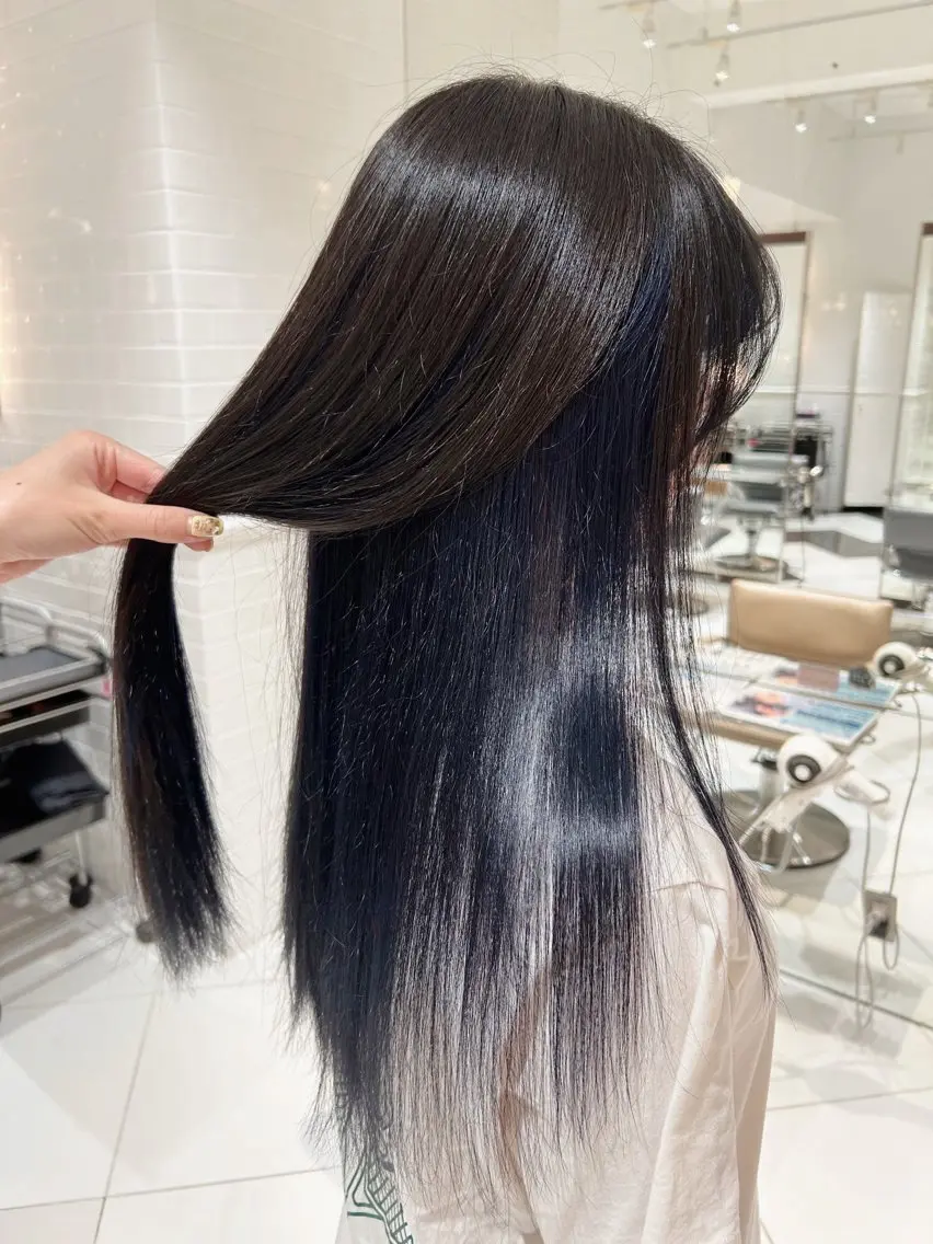 カラー 黒髪 ブリーチ ブルーカラー ブルーブラック Manaka ☺︎のヘアスタイル