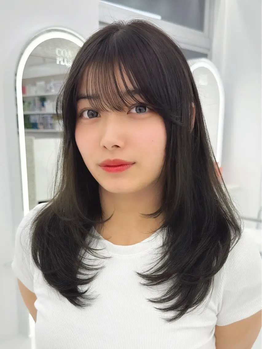 セミロング カラー ヘアアレンジ ブリーチ ダブルカラー イヤリングカラー イルミナカラー ブリーチなしカラー カット トリートメント 立川レイヤー 透明感カラーaoiのヘアスタイル