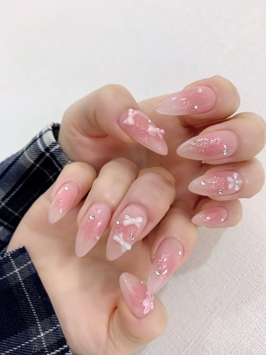 ネイル チークネイル キラキラネイル シンプルネイル 春ネイル ワンホンネイル Rainbow Nailのネイルデザイン