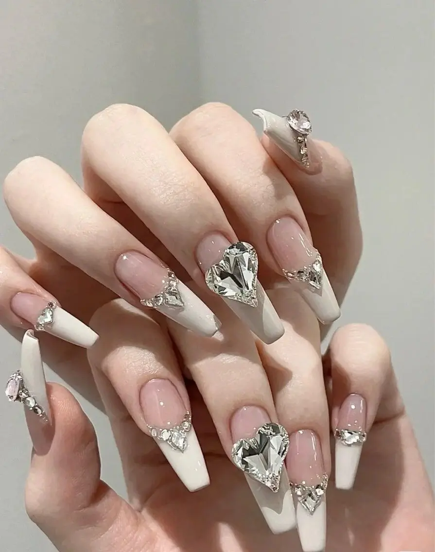 ロング T&D NailSalonのネイルデザイン
