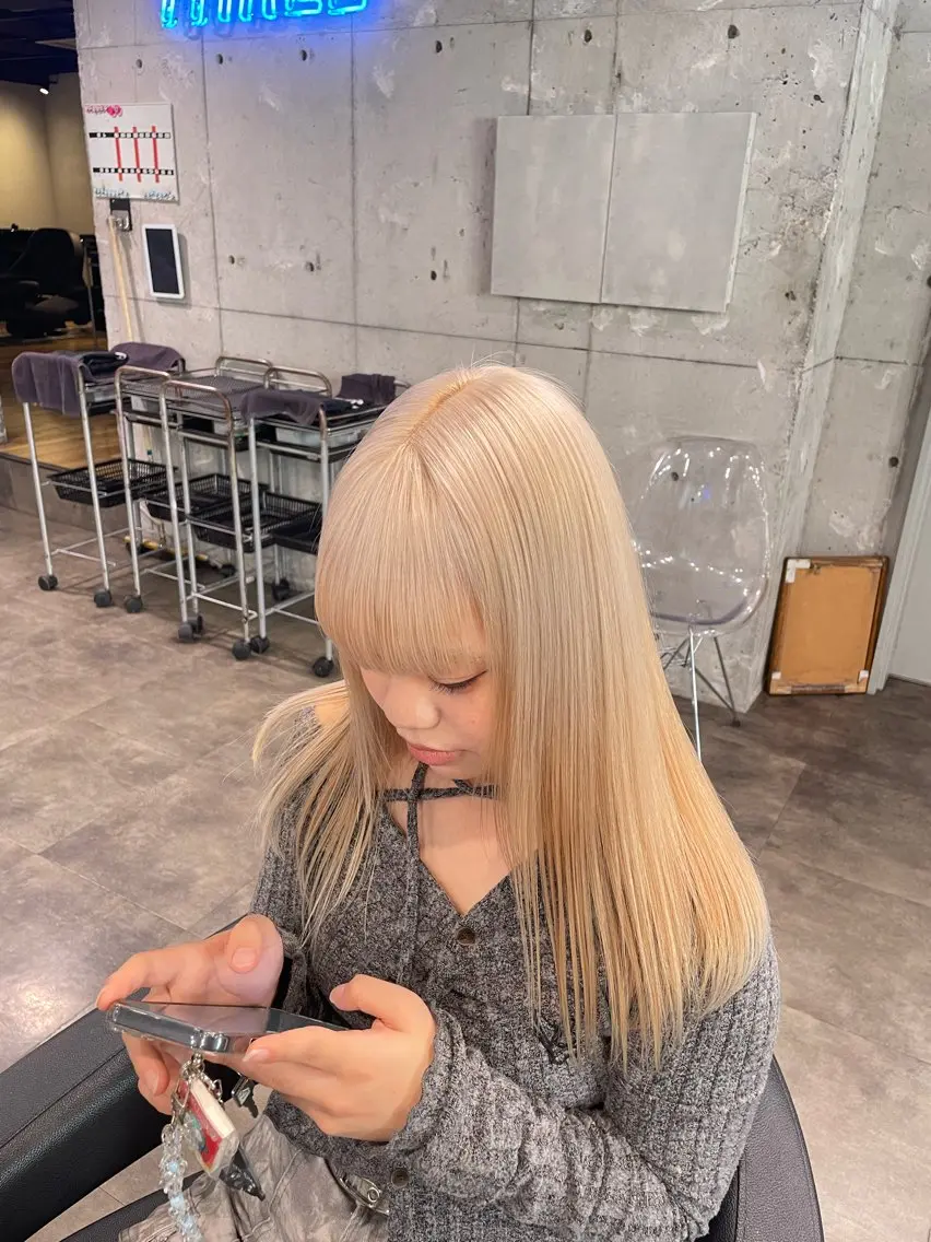 セミロング カラー ヘアカラー トリートメント ハイトーン 横浜💞ミオのヘアスタイル