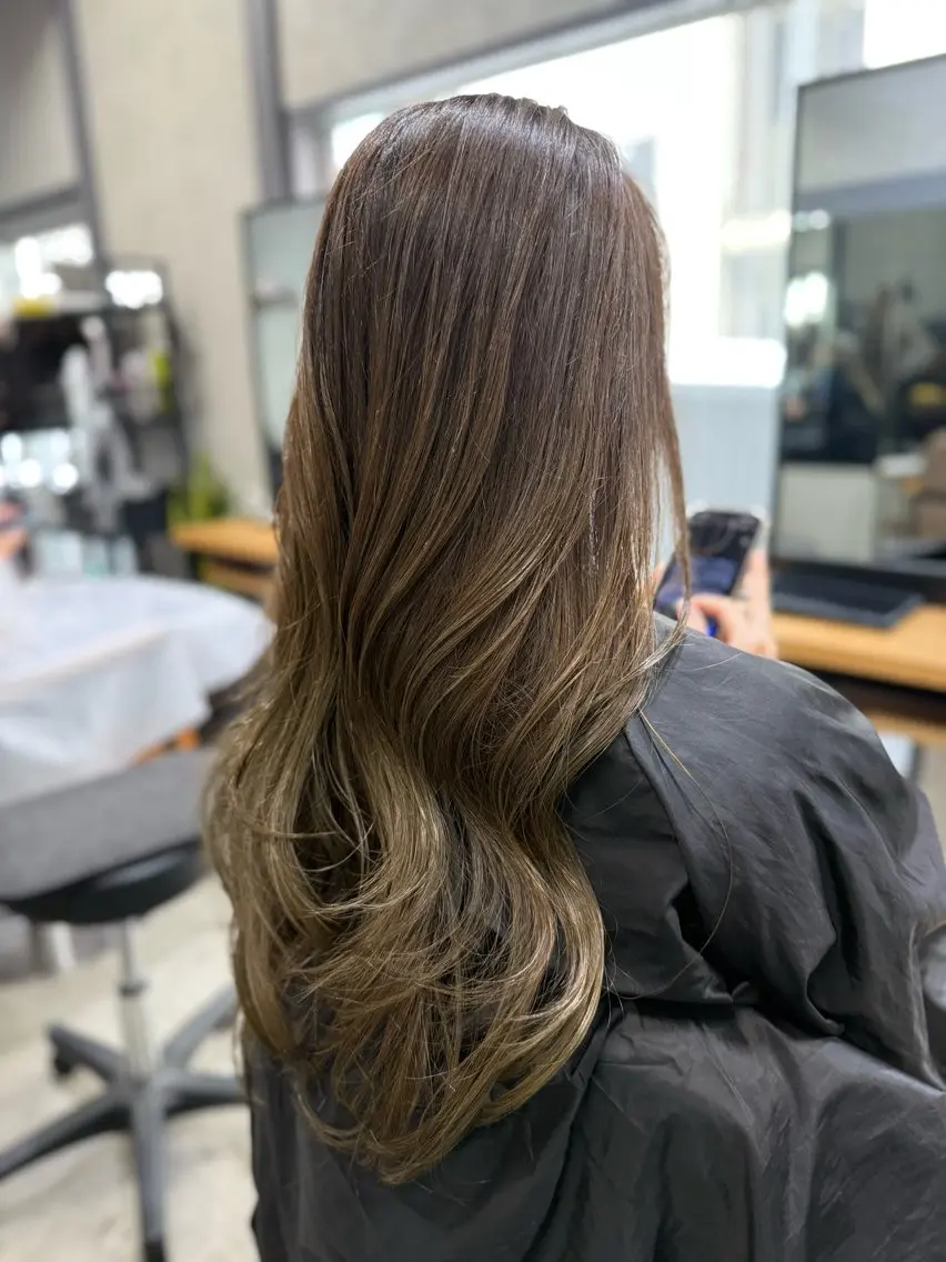 ロング カラー レイヤーカット AIRI layer cut hairのヘアスタイル