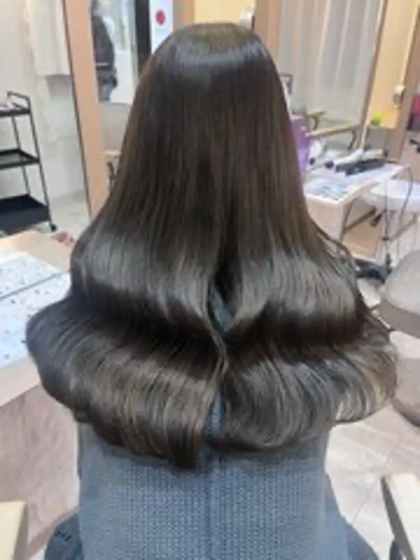 ロング カラー ベージュカラー ブリーチ ブリーチなしカラー オリーブベージュ elu あやね💜 🫧カラー・縮毛矯正のヘアスタイル