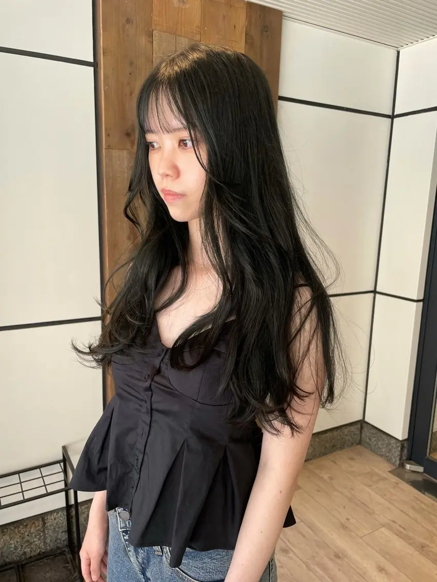 ロング カラー 黒髪 透明感カラー カット ヘアカラー トリートメント 渋谷 留菜のヘアスタイル