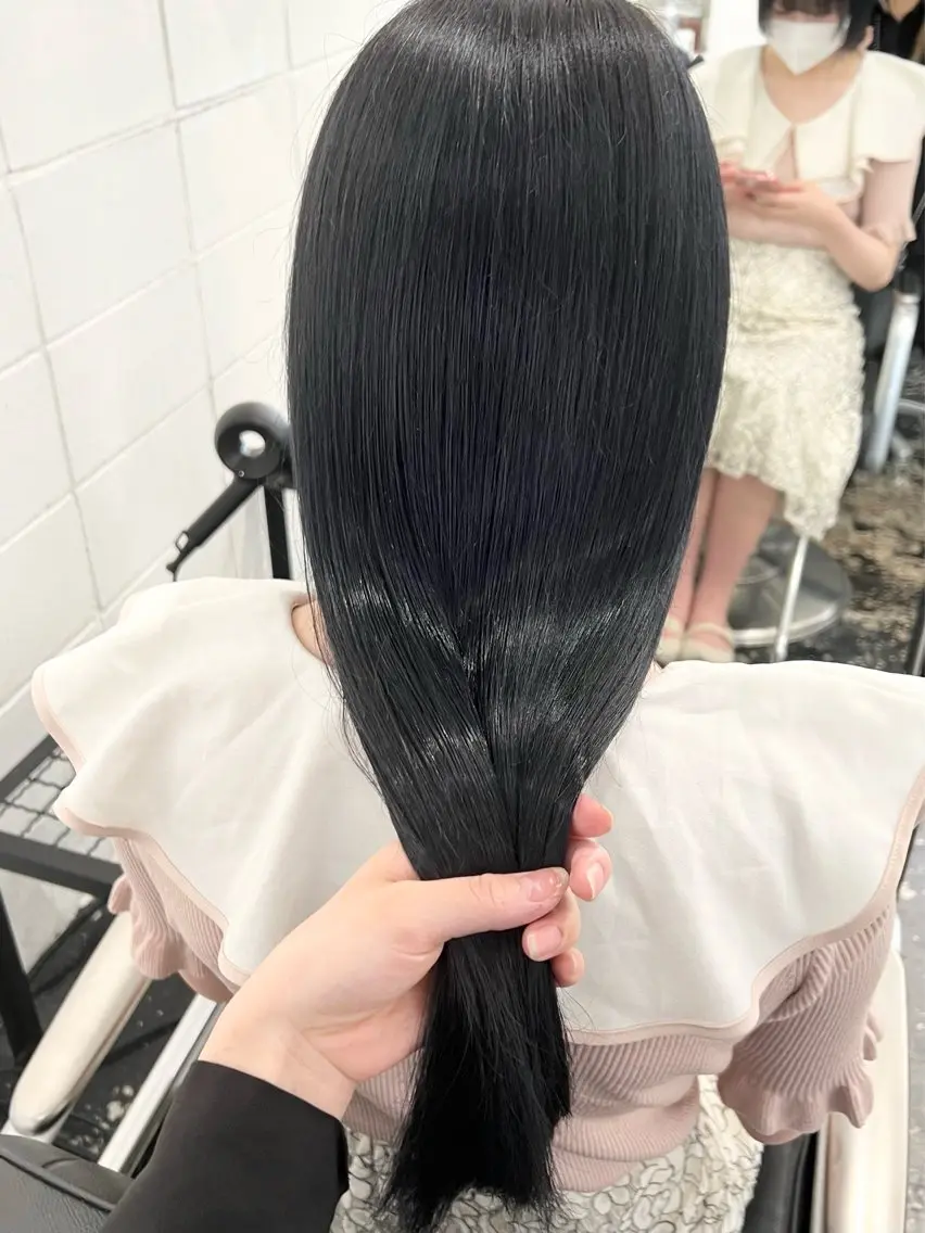 セミロング カラー 黒髪 ブルーカラー ブルーブラック カット ヘアカラー トリートメント HARU//原宿🤍 リピート率NO.1のヘアスタイル