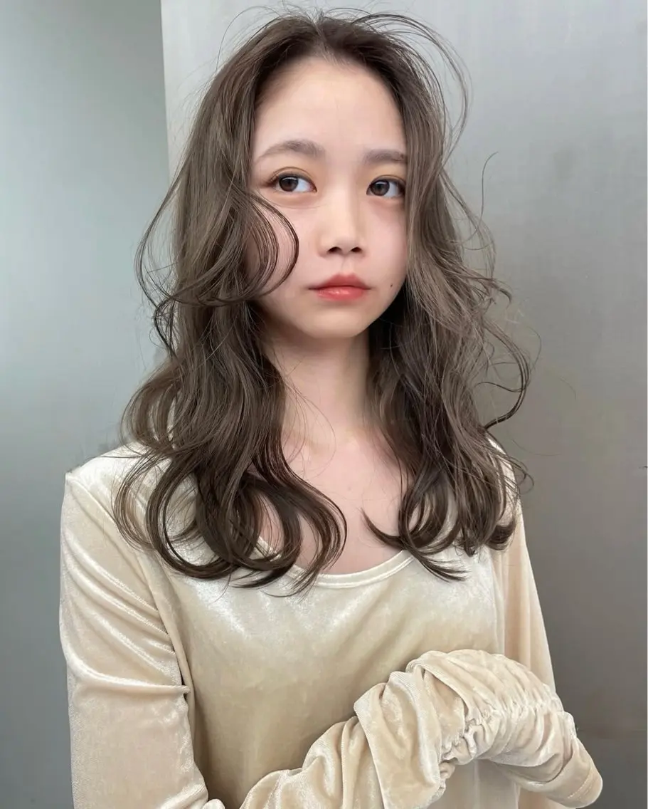 セミロング レイヤーカット カット ヘアカラー トリートメント 似合わせレイヤー ＆縮毛矯正のヘアスタイル
