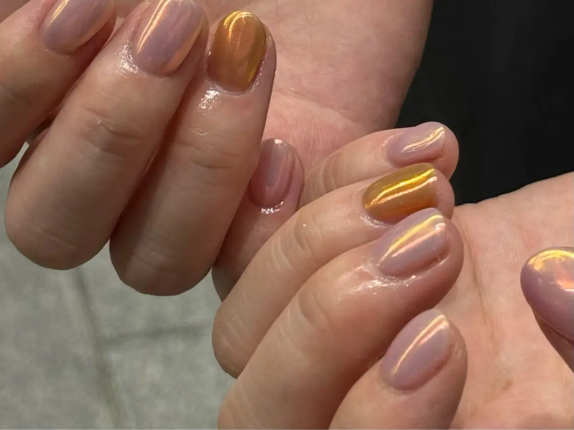 ネイル オーロラネイル キラキラネイル オフィスネイル ワンカラーネイル オレンジ ハンドネイル calla/南森町/ パラジェルのネイルデザイン