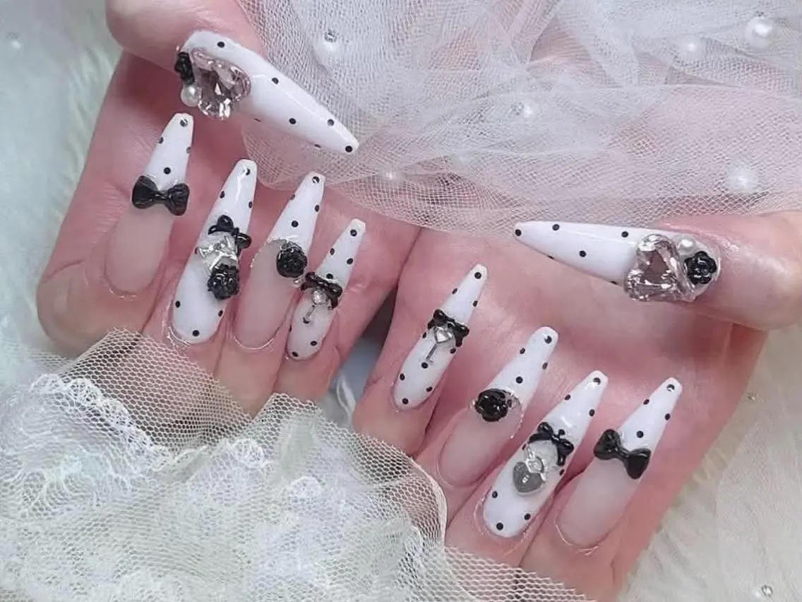 ロング カラー グラデーションカラー 韓国風ヘア ハンドネイル Bling Salonのネイルデザイン