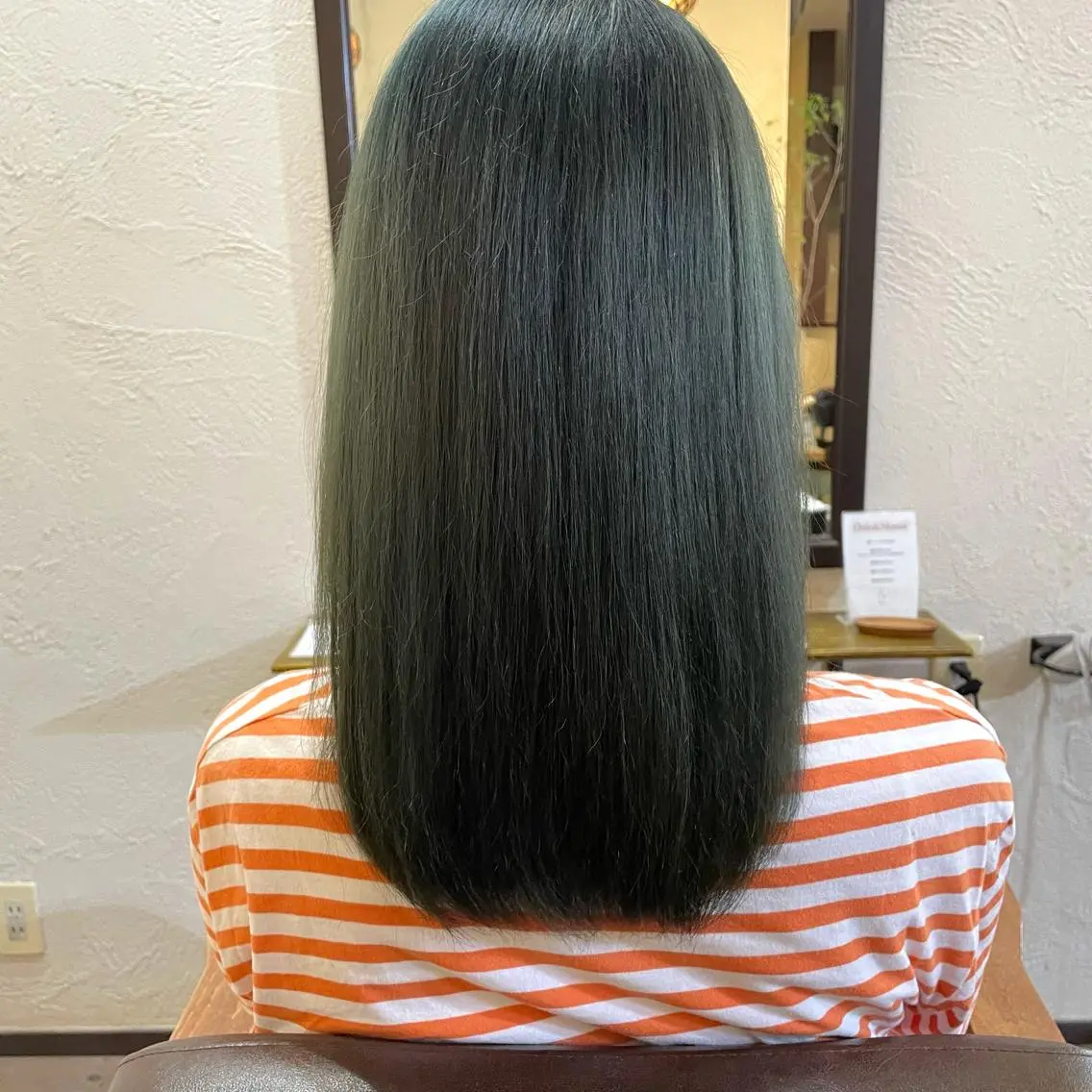 セミロング カラー 箱守 さやかのヘアスタイル