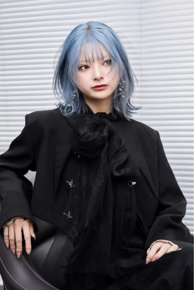 ミディアム カラー アッシュ アッシュグレー ベージュカラー ブリーチ ブロンド ヘアカラー トリートメント 【きらめき屋さん🎀 ハイトーン大和🎀】のヘアスタイル