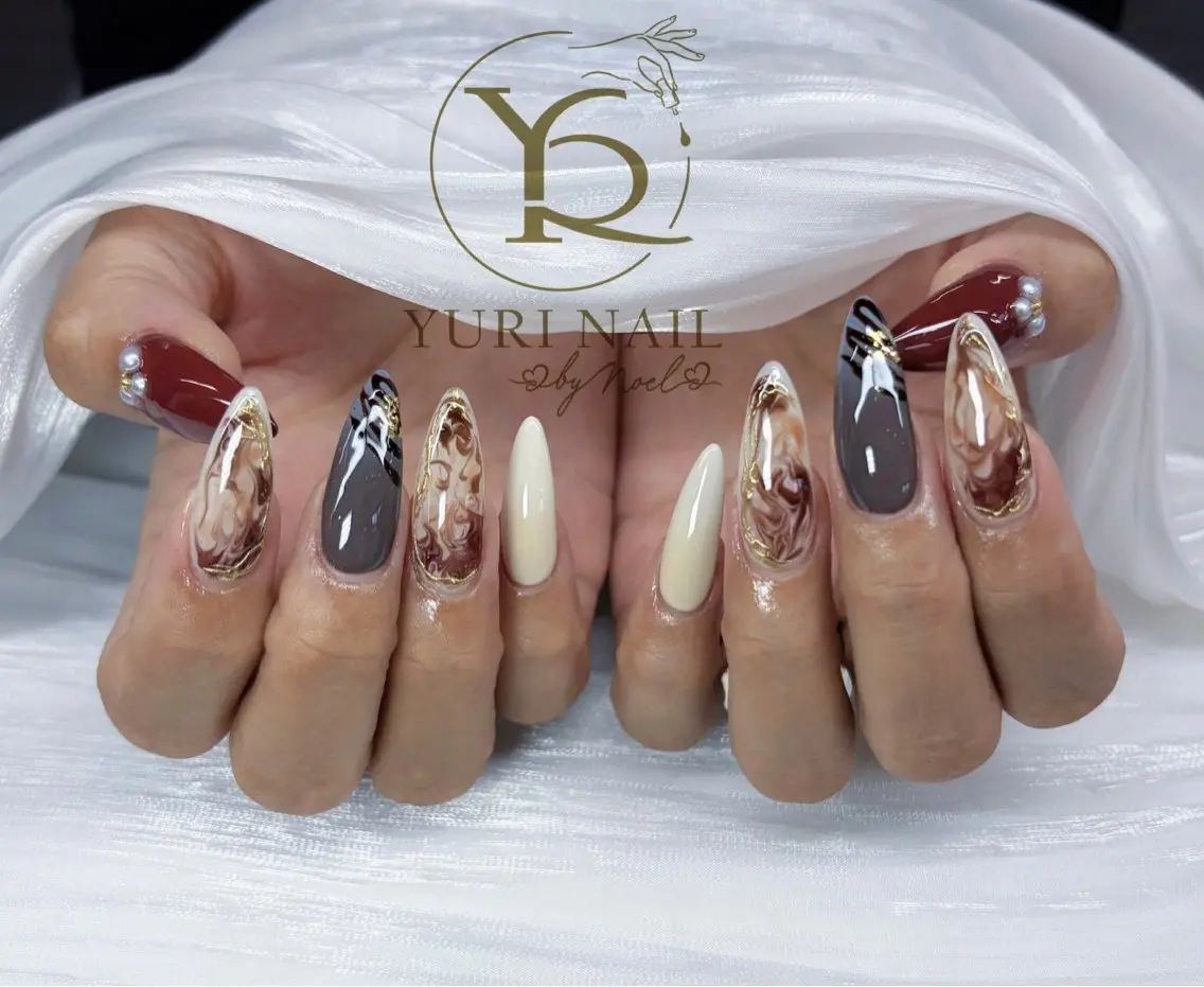 ネイル チークネイル フットネイル フレンチネイル グラデーション キラキラネイル ハンドネイル フットネイル ハンドケア YURI Nail Funabashiのネイルデザイン