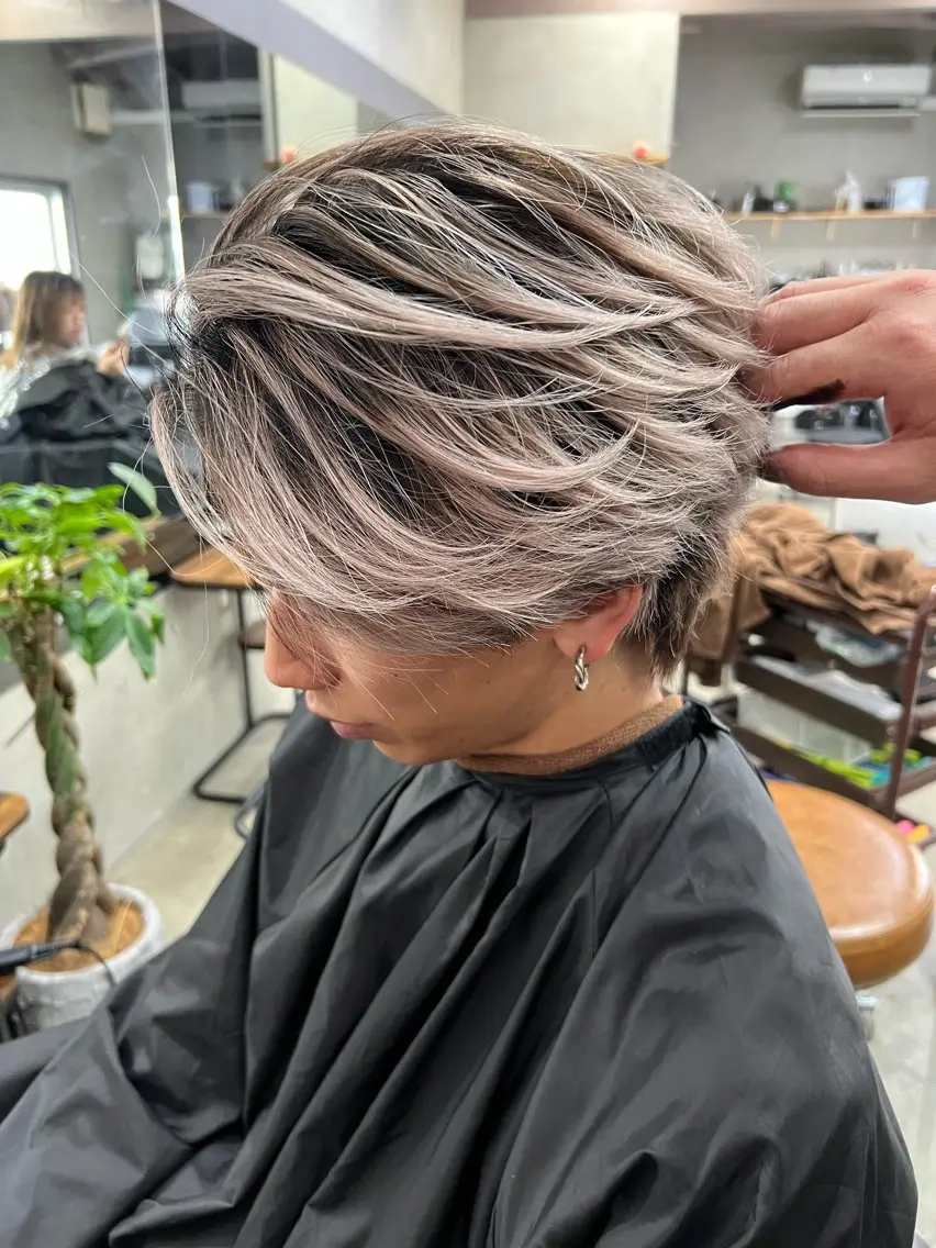 カラー メンズ メンズバレイヤージュ バレイヤージュ カット ヘアカラー トリートメント AiM エイム　韓国レイヤーのヘアスタイル