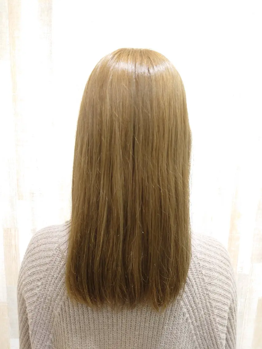 セミロング カラー ブリーチ イエローカラー earth平塚店 間瀬亜紗里のヘアスタイル