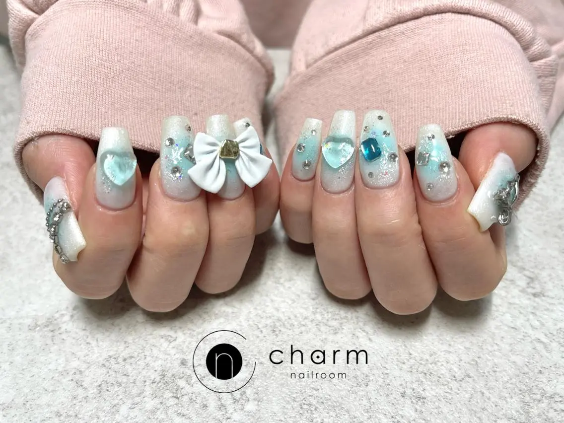 ネイル ハンドネイル ネイルルーム チャームのネイルデザイン