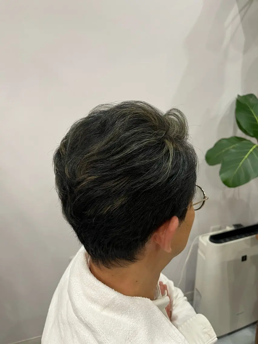 カラー メンズ メンズハイライト ハイライトカラー ヘアカラー 吉田 詩穂のヘアスタイル