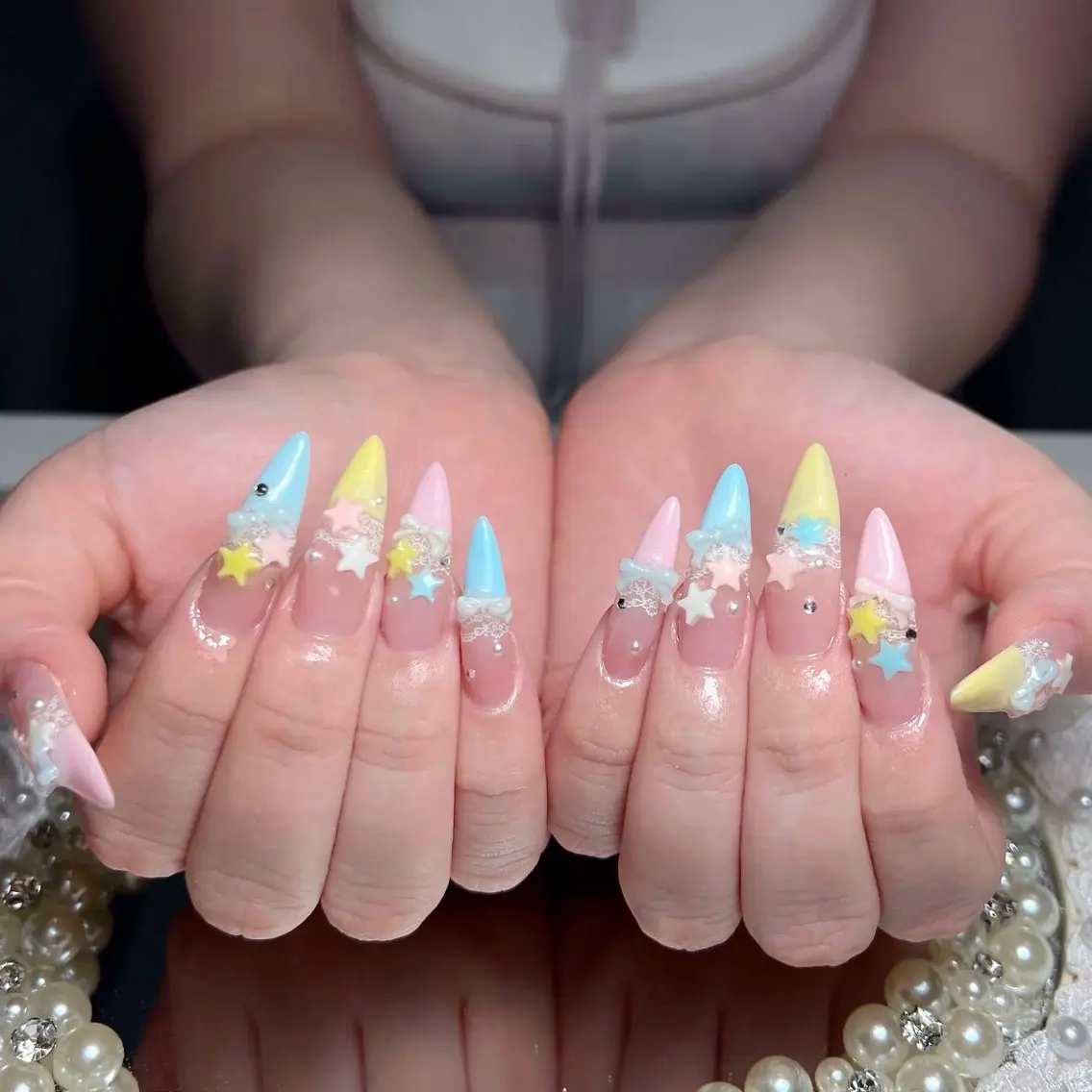 ネイル オーロラネイル 長さ出し フラッシュネイル フレンチネイル ジェルネイル ハンドネイル Amee Nail Salonのネイルデザイン
