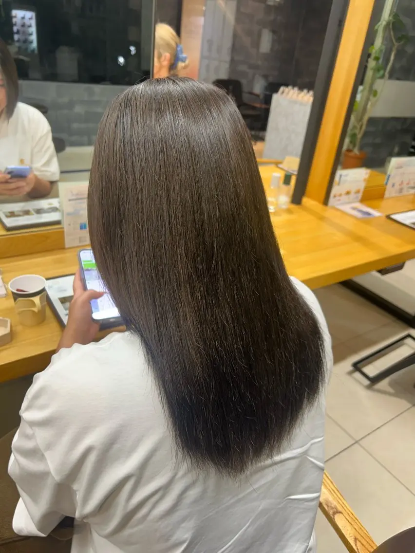セミロング カラー グレージュ アイスグレージュ ヘアカラー 平野 凛のヘアスタイル