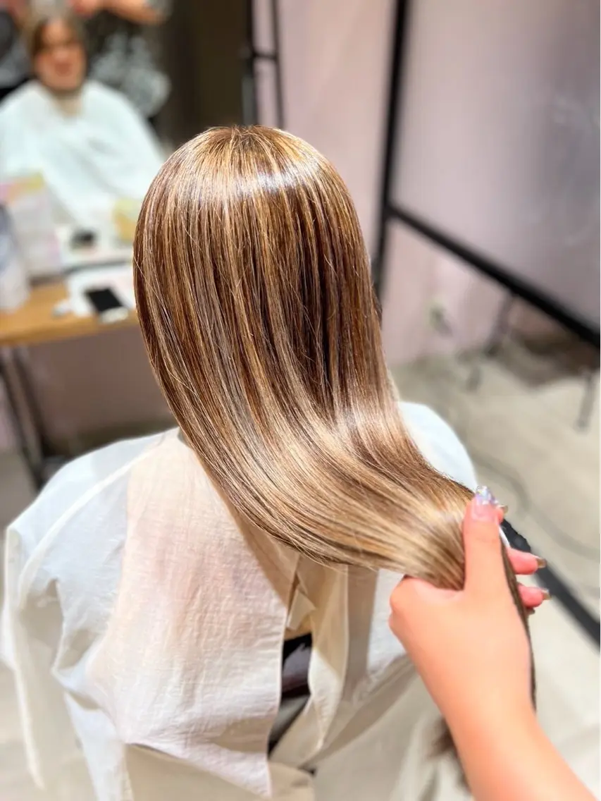 ロング カラー 作野 潮織のヘアスタイル